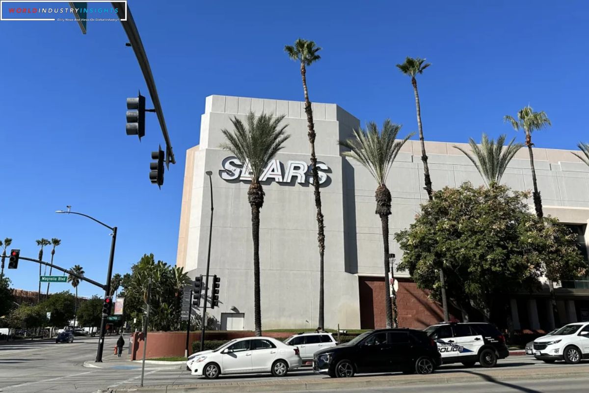 Sears Reopens Stores in Burbank