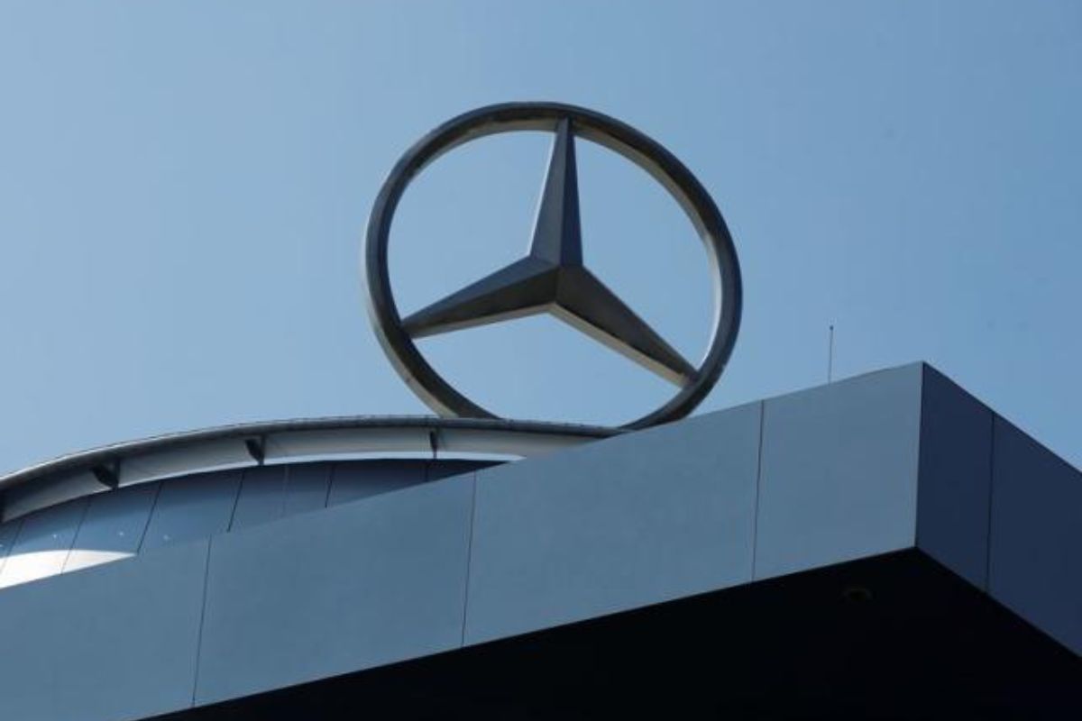 Mercedes-Benz Considers Sale