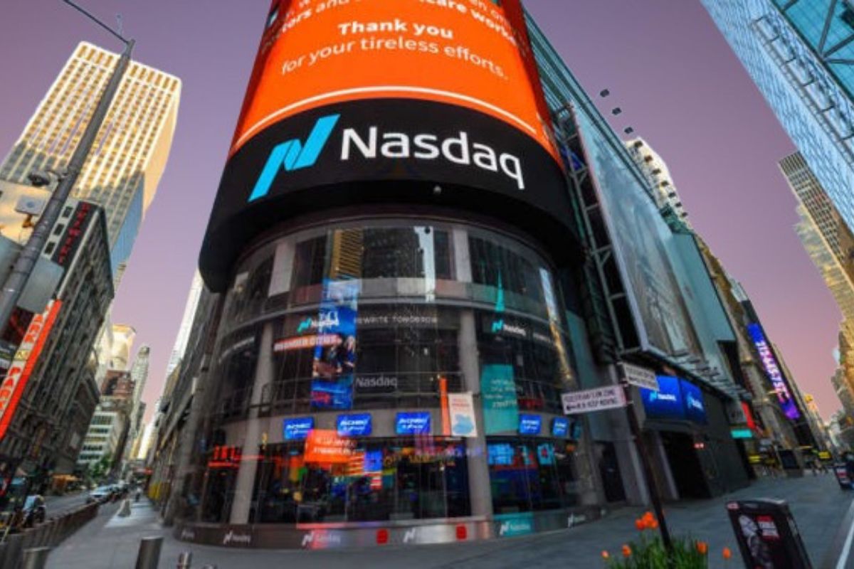 Nasdaq Dips as Investors Brace