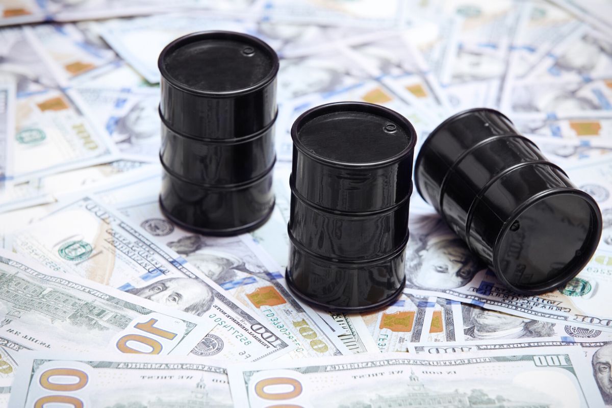 Oil Prices Edge Down