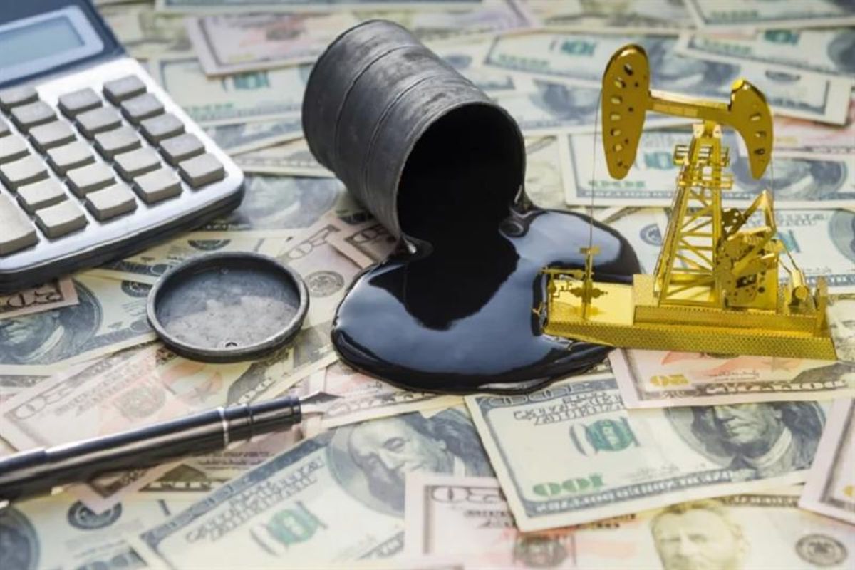 Oil Prices Edge Down