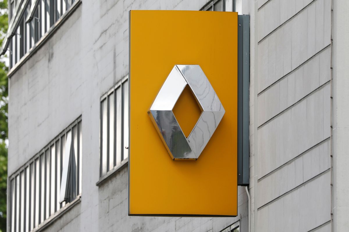 Renault Abandons EV Unit IPO