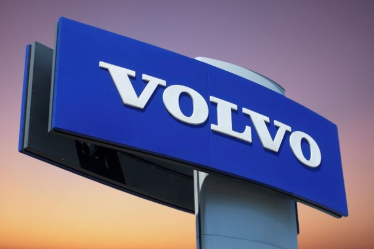 Volvo Cars Halts Production