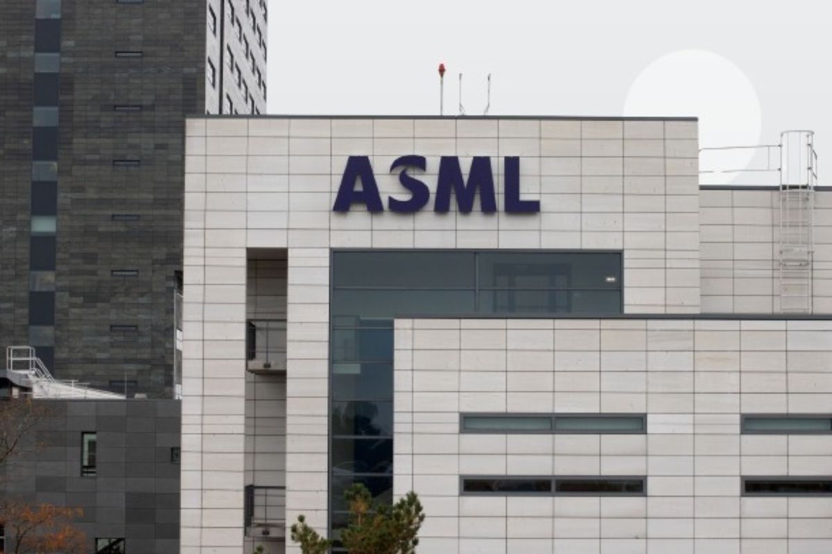 ASML Flags Ongoing Risks