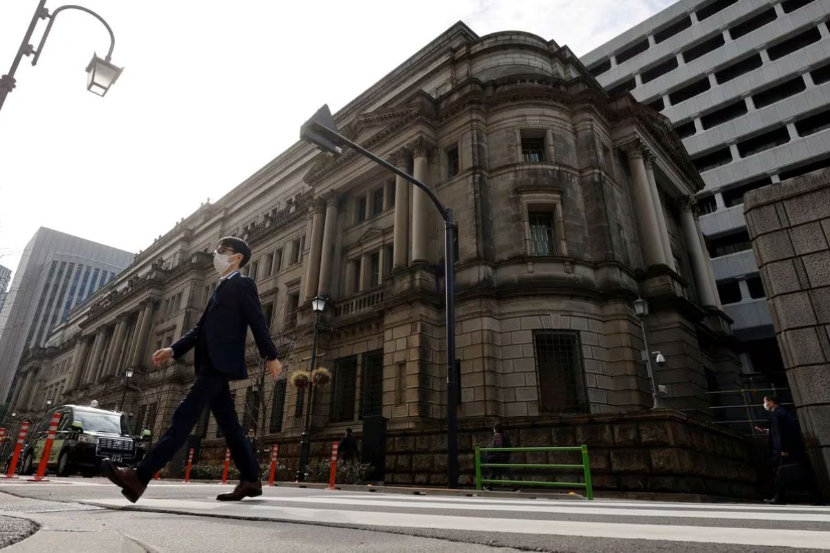 BOJ Urged to Loose Policy