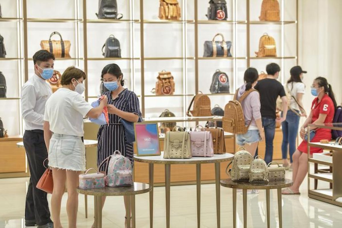 Hainan's Duty-Free Frenzy