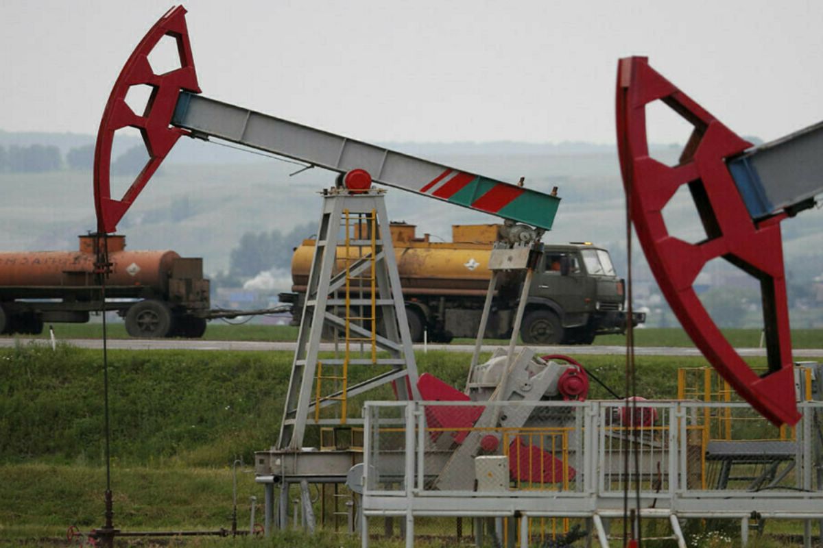 Oil Prices Inch Up