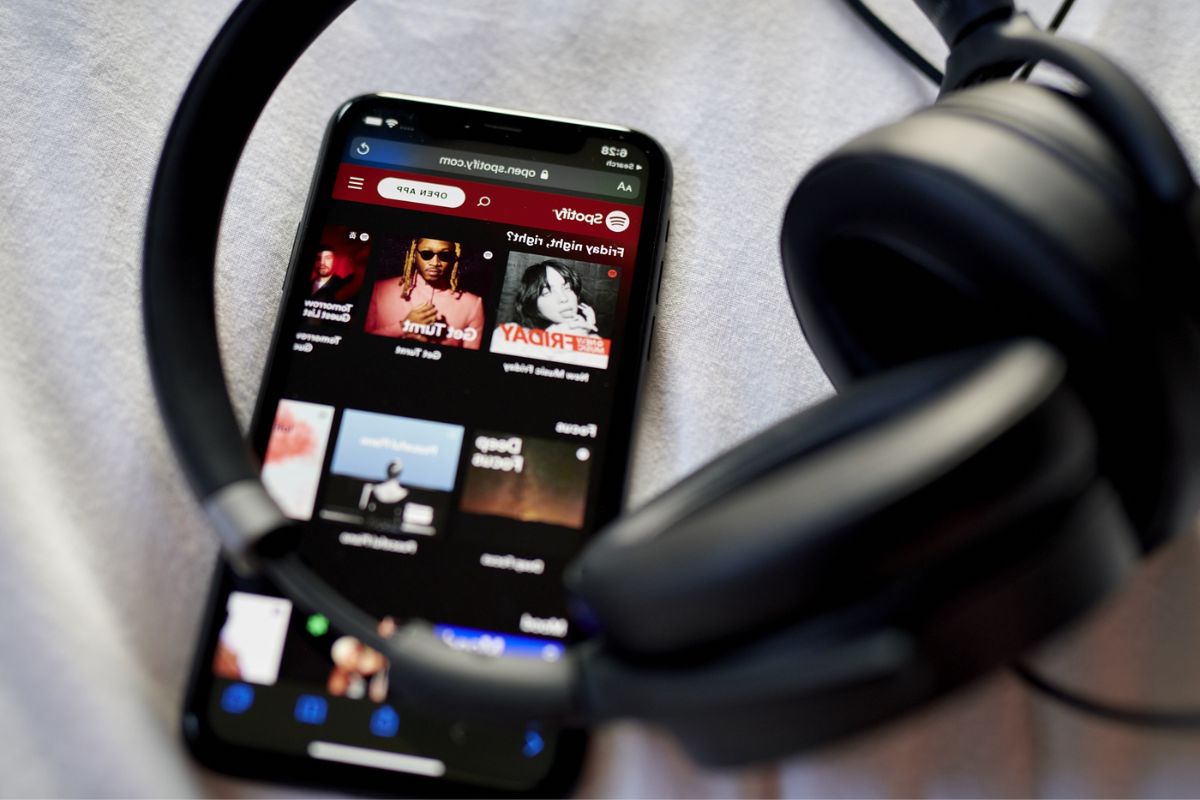 Spotify Exceeds Forecasts