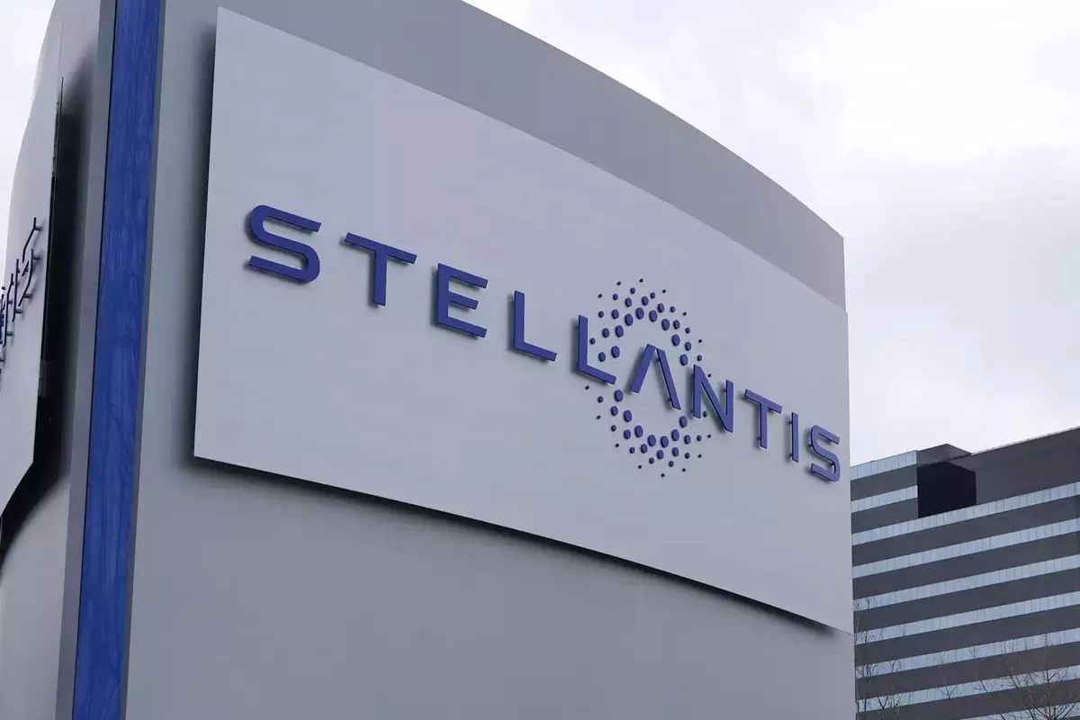 Stellantis CEO's Annual Pay