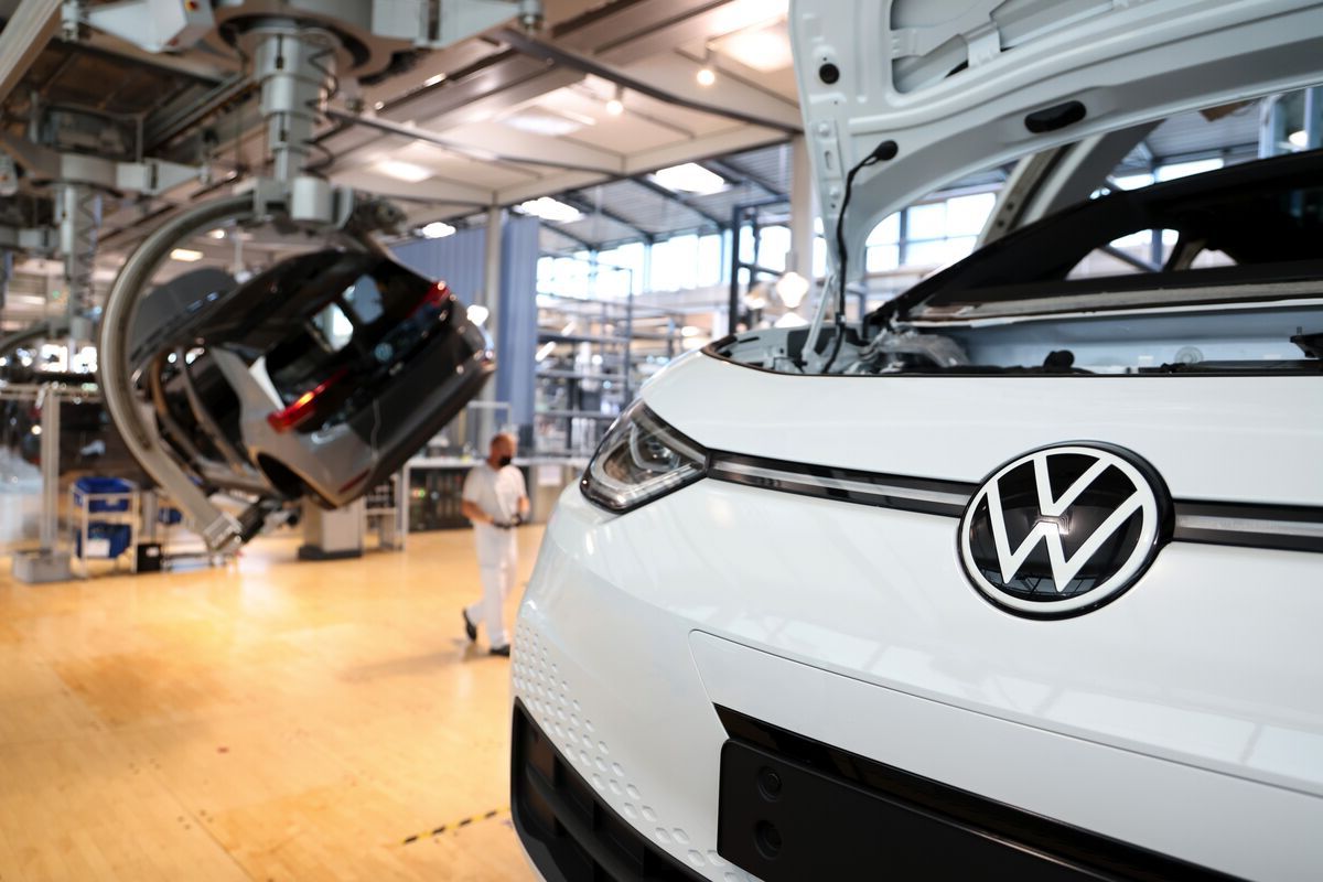 Volkswagen Injects 1b Dollar