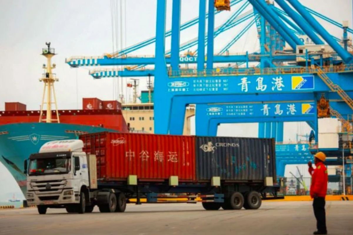 China's Exports Soar 