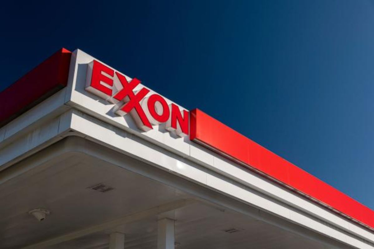 Exxon and Shell Singapore Alliance