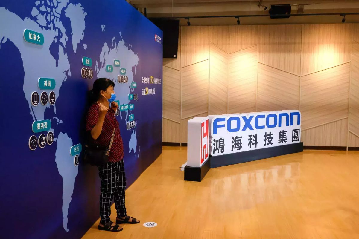 Foxconn's Bullish 2024 Outlook 