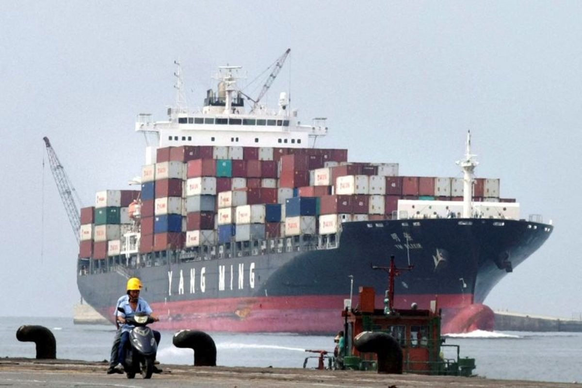 Global Shipping Faces CO2 Crackdown
