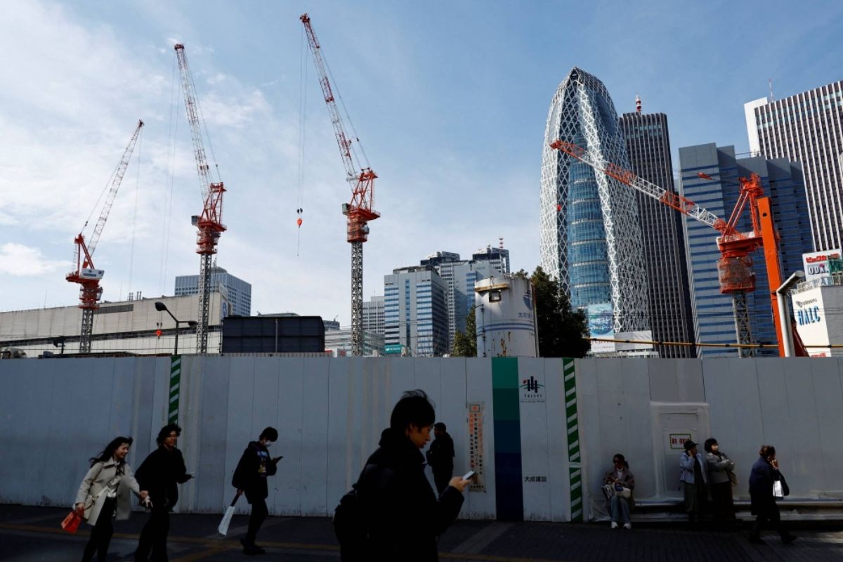 Japan's Economy Escapes Recession