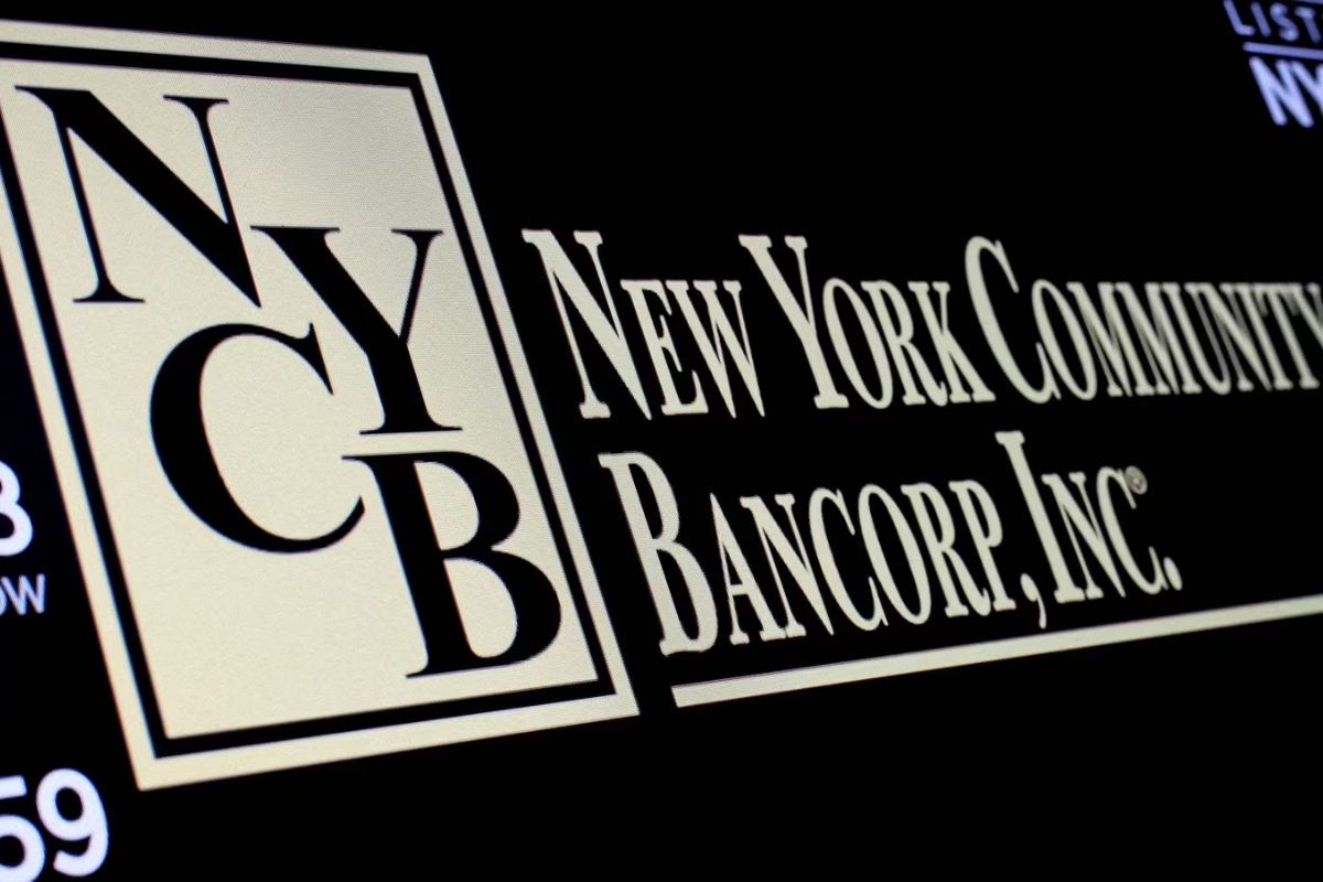NYCB Shares Plunge 26 Percent