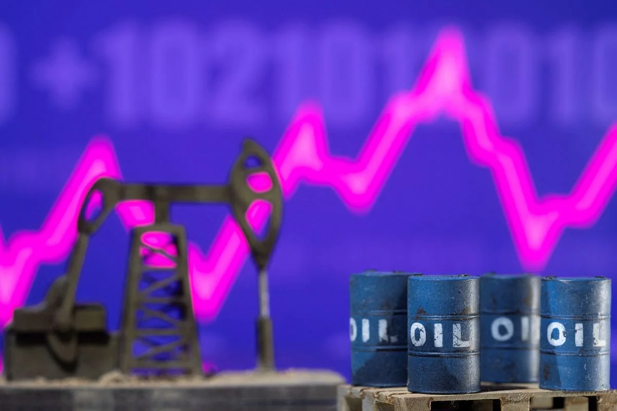 Oil Holds Steady After Unexpected US Stock