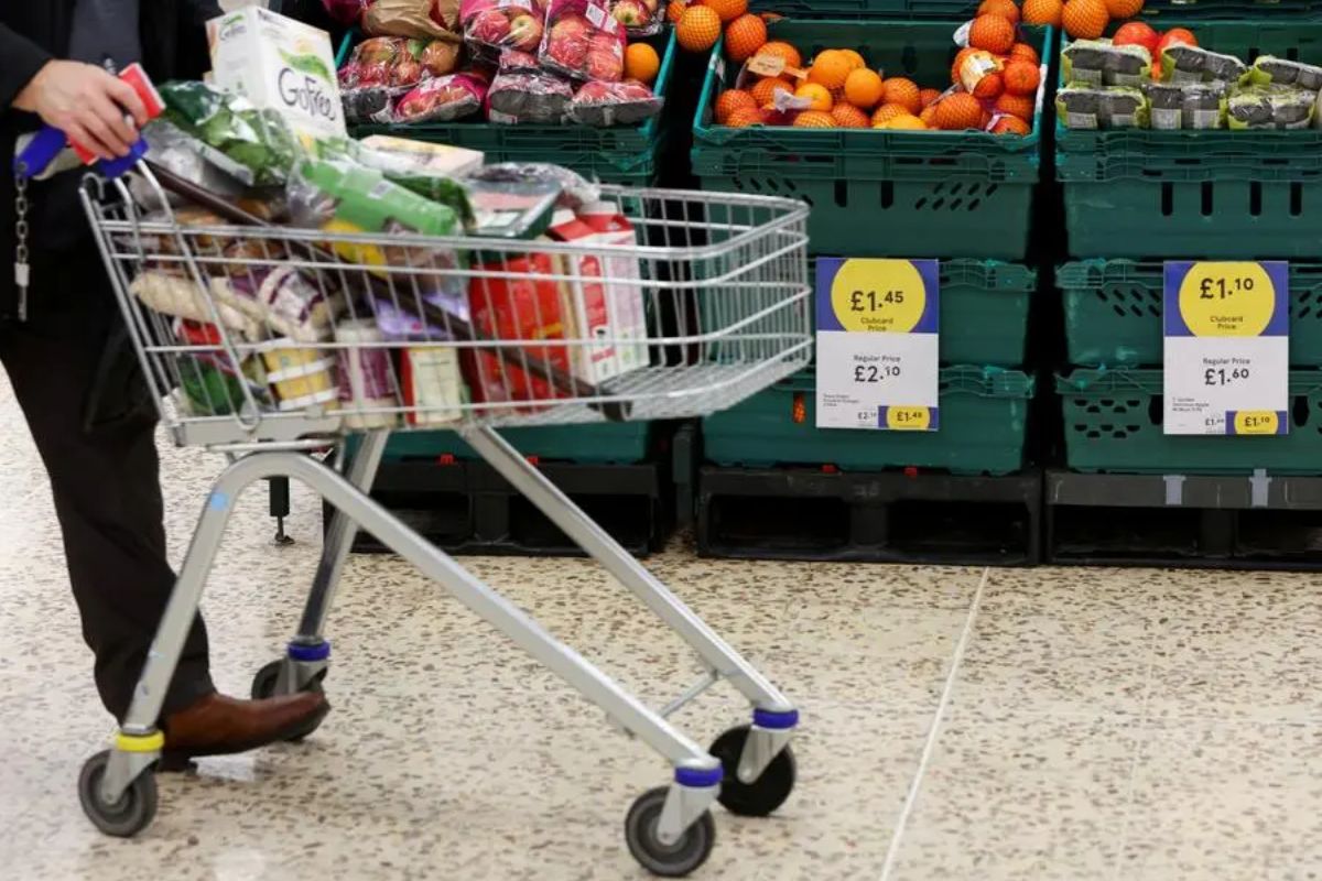 Tesco and Sainsbury Dominate UK Grocery