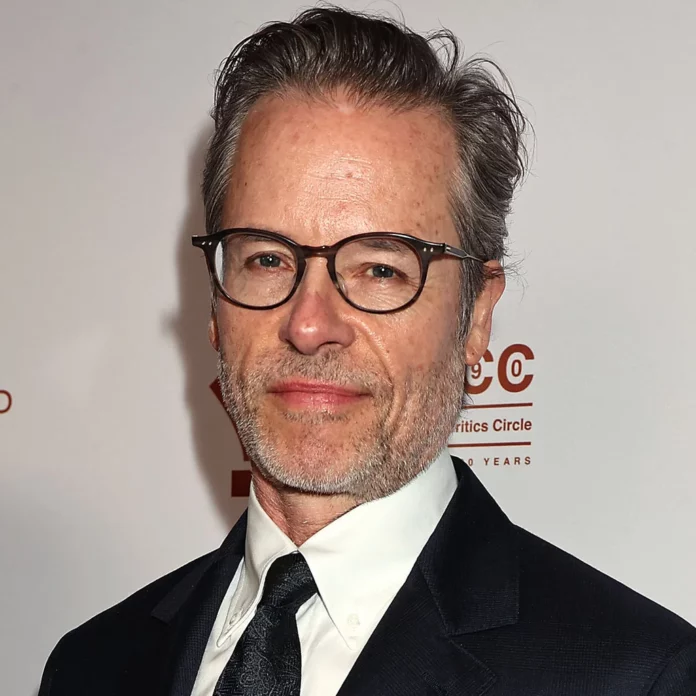 Guy Pearce criticizes his Memento performance 25 years later
