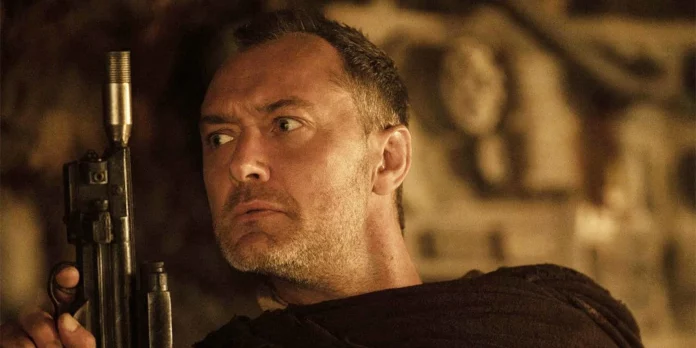 Jude Law reveals Jod's lack of lightsaber training