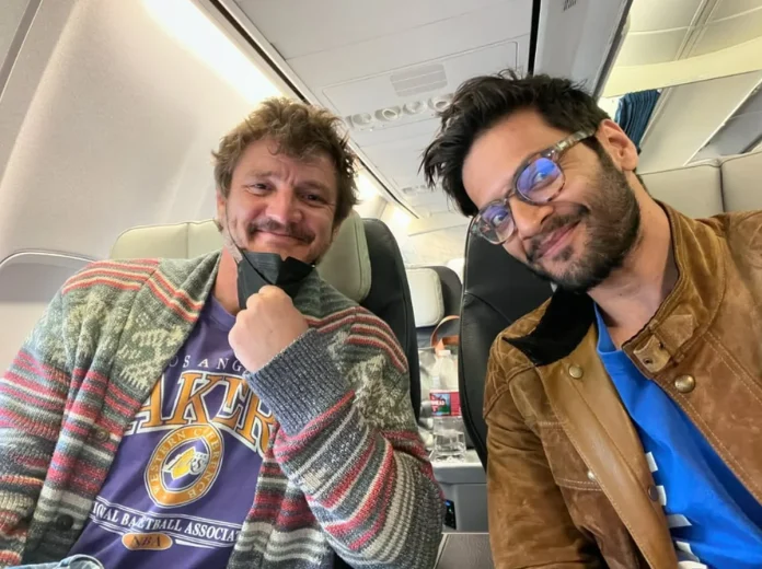 Pedro Pascal Ali Fazal selfie