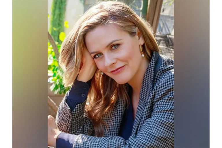 Image of Alicia Silverstone