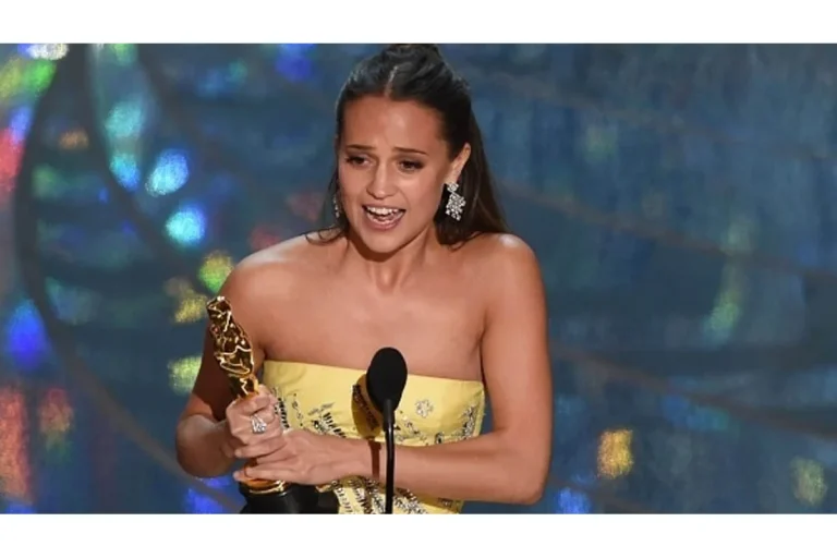 Image of Alicia Vikander