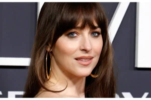 Dakota Johnson Rocks lululemon Leggings Shoppers Swear By