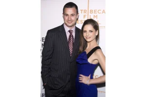 sarah michelle gellar reveals freddie prinze jr s marriage rule