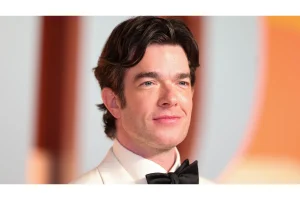 Zack Snyder Reveals New Henry Cavill Clark Kent Photo