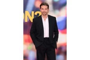 Justin Theroux Makes Star-Studded Broadway Appearance with Wife