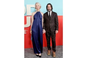 Keanu Reeves’ Sweet Ice Skating Date at Rockefeller Center