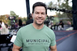 Mark Wahlberg S Shooter Surges On Paramount 18 Years Later