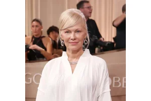 Pamela Anderson Dazzles in Diamonds at Golden Globes 2026
