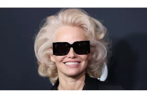 Pamela Anderson Stuns With Fresh Look at Golden Globes 2026