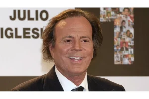 Robert De Niro’s Surprise Visit to Star Wars Set Revealed