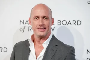 Tom Cruise Lookalike Jokes About Playing His Gay Sister