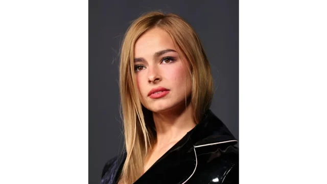 Addison Rae bold stage look