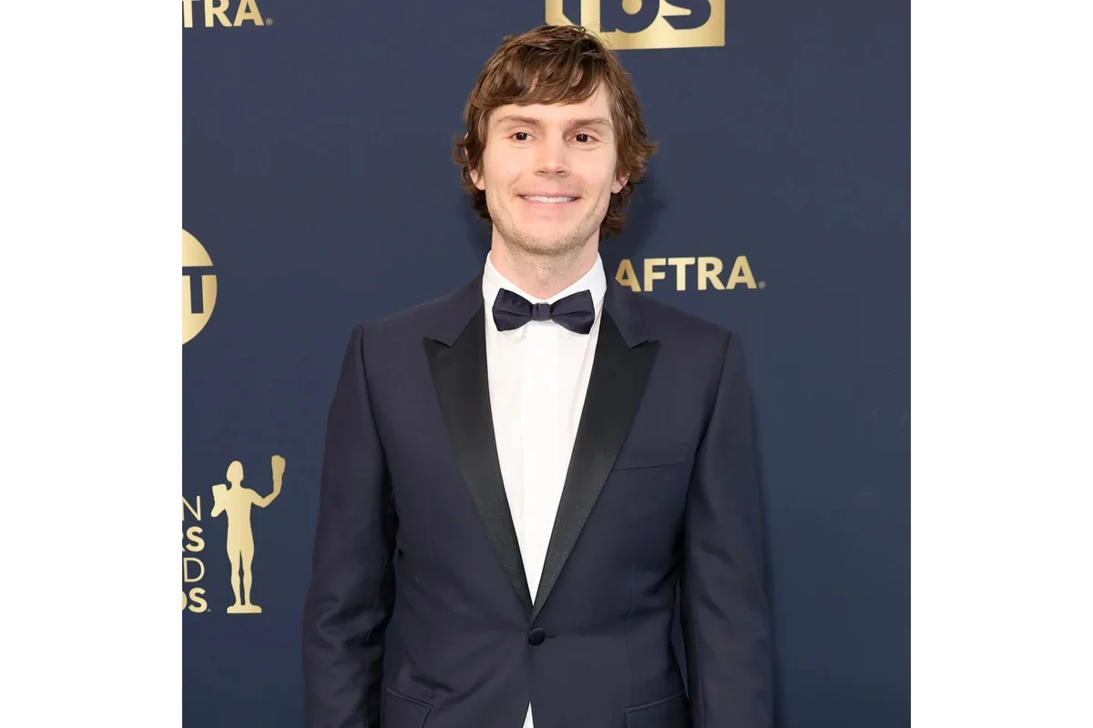 Evan Peters