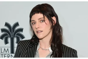 Kristen Stewart Stuns In Bra Top Flaunts Abs At Event