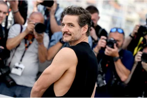 pedro pascal revives de noche after joaquin phoenix exit
