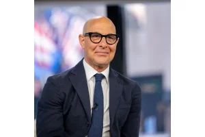 stanley tucci leads crazy mona lisa heist in new series