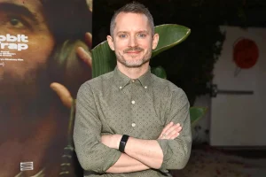 elijah wood insists no one else will play frodo while he s alive