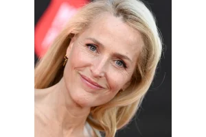 Gillian Anderson Revives ’90s Headband at Paris Fashion Week