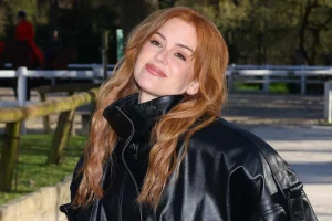 Isla Fisher Stuns in Quirky Skirt at Paris Fashion Week