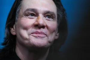 Jim Carrey’s Controversial Look Sparks Celebrity Doctor Defense