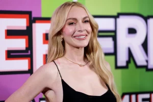 lindsay lohan safe in dubai amid missile strikes prays for peace