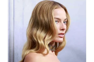 Margot Robbie S Chic New French Bob Stuns Fans