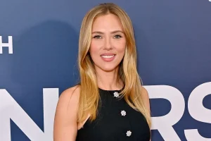 Scarlett Johansson’s Sleeveless Sweater Is Spring’s Must-Have Base Layer